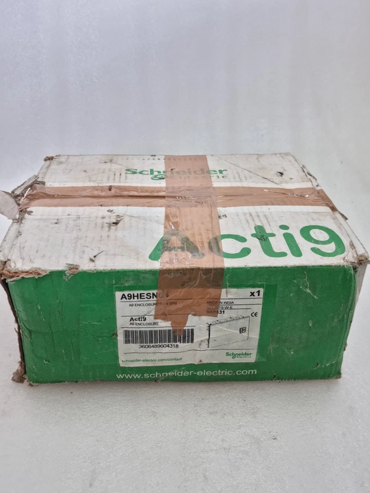 Schneider Electric A9HESN04 4 Module Metal Distribution Board New